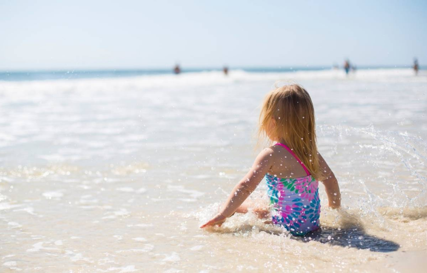 Діти на пляжі: як організувати безпечний відпочинок